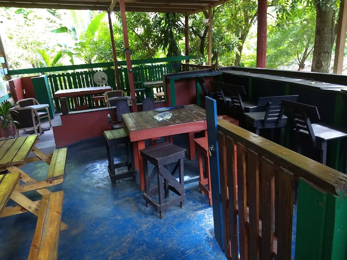 Chateau 7 Gourmet Jerk Centre photo 3