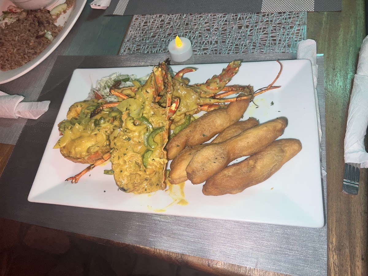 Pinyatas Lounge Restaurant, Bar & Jerk Center photo 3