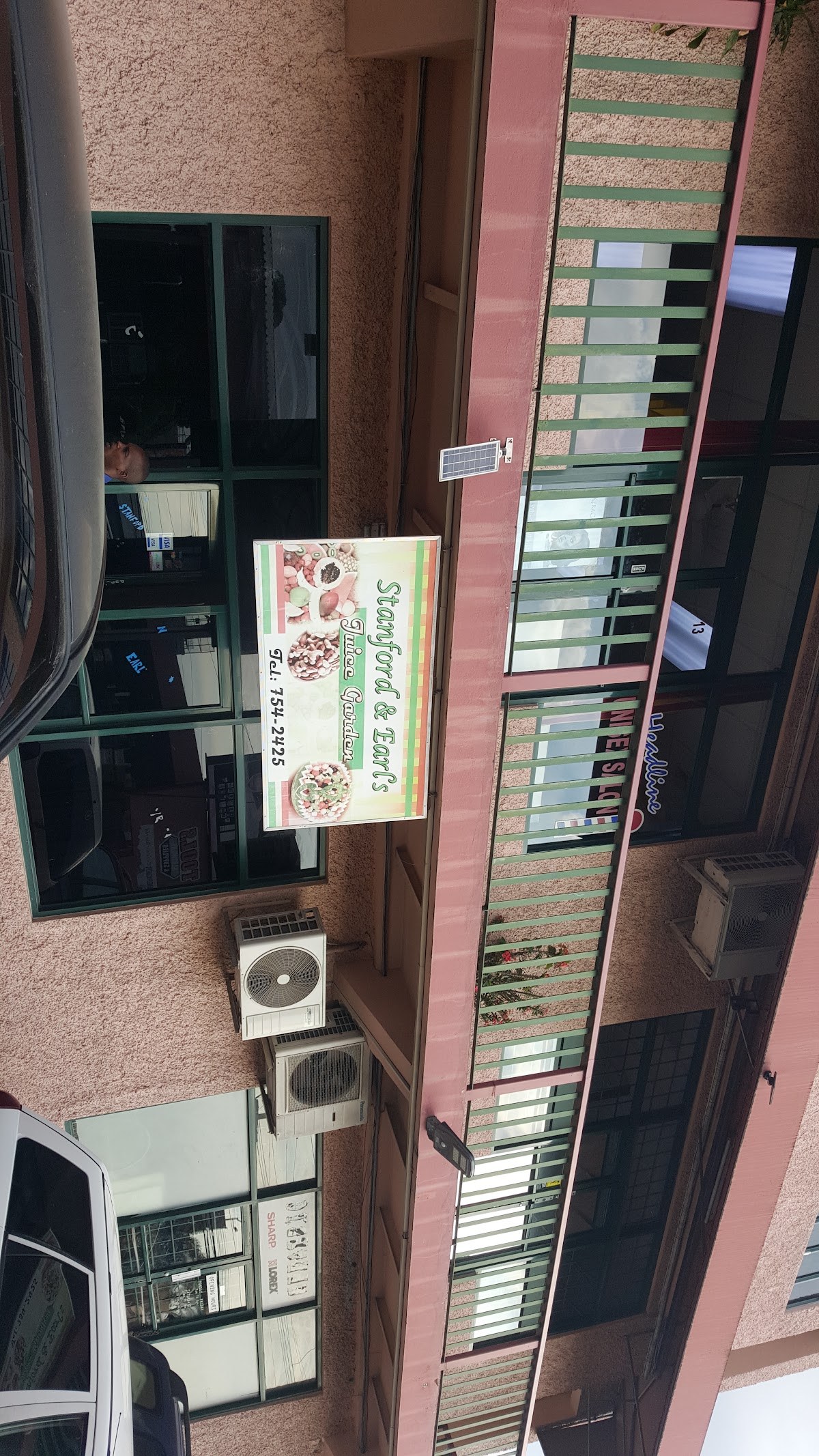Earl's Juice Garden — St. Andrew