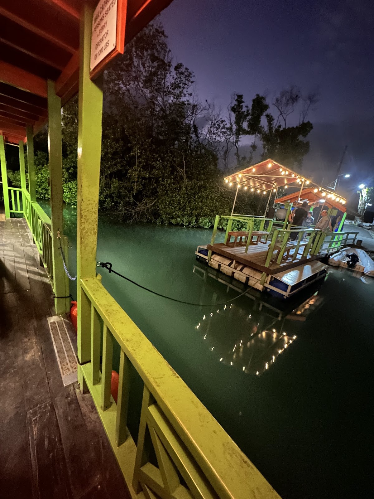 The HouseBoat Grill photo 3