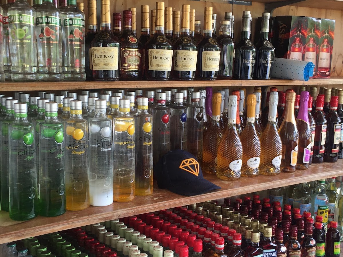 Dymond Lawn Bar & Grill — St. Elizabeth