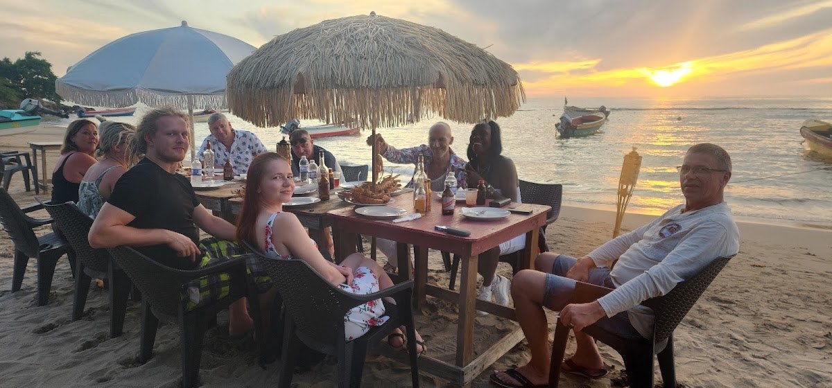 Eggy's Beach Bar & Restaurant — St. Elizabeth