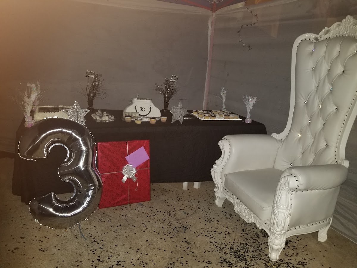 Kavalli's Jerk Pit Entertainment Center photo 2
