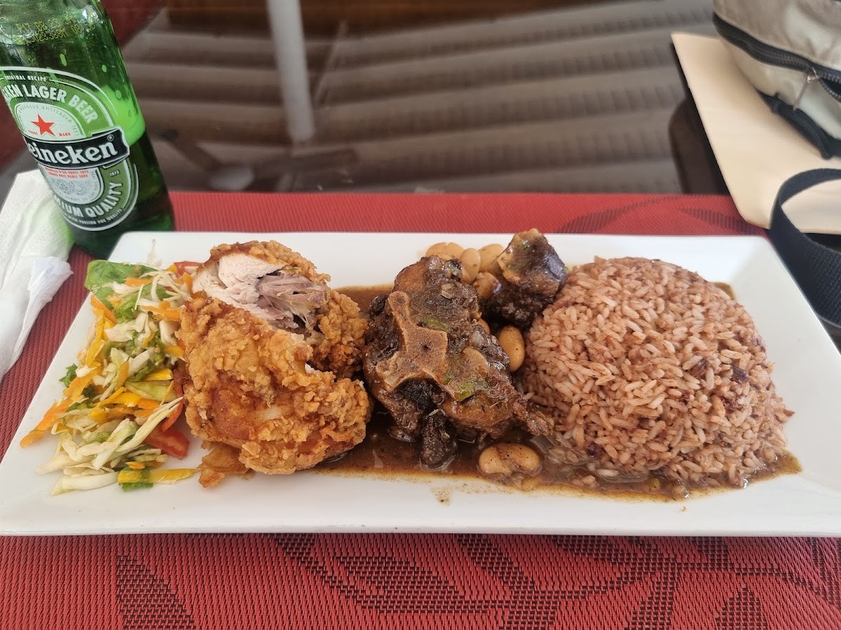 ROUN SUH Food and Beverages photo 2