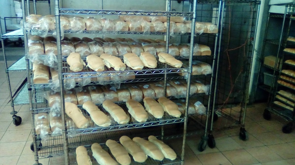 Pete's | Restaurant & Bakery — St. Andrew
