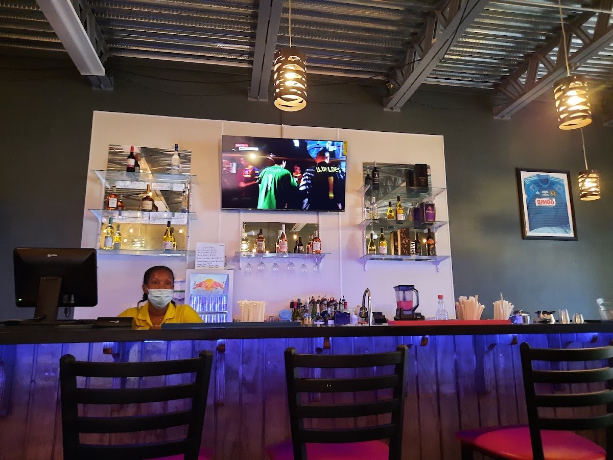 Blake's Kick Out Sports Bar & Lounge — Clarendon