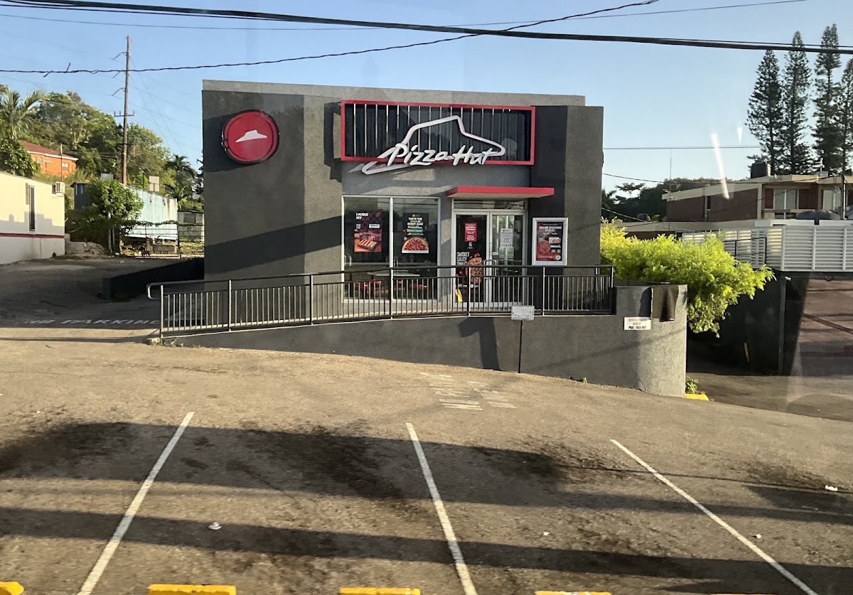 Pizza Hut photo 2