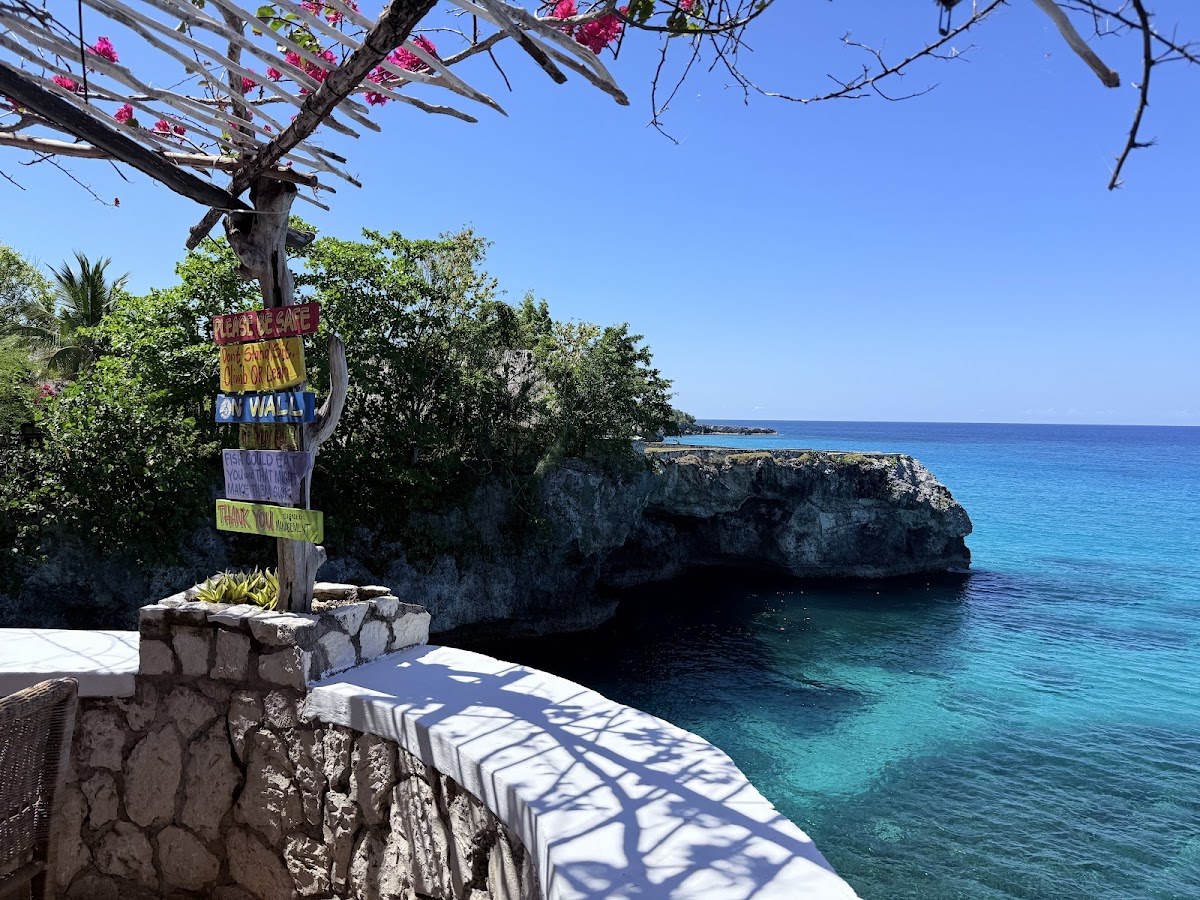 LTU Cliff Bar and Restaurant photo 2