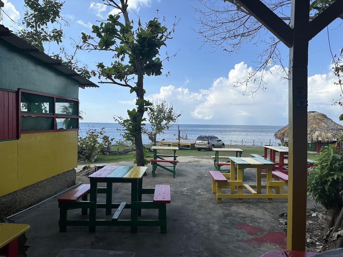 3 Dives Restaurant — Westmoreland