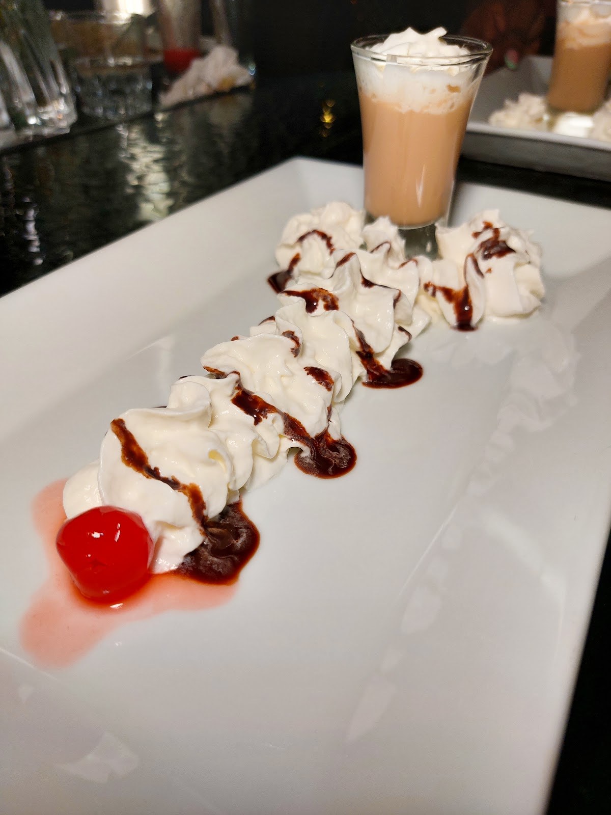 Red Carpet Restaurant, Bar & Lounge photo 3