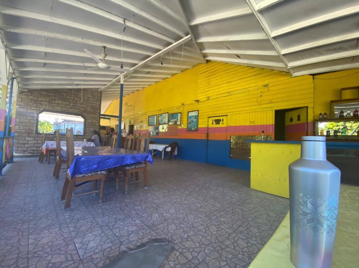 Anny's Restaurant bar & Grill photo 3