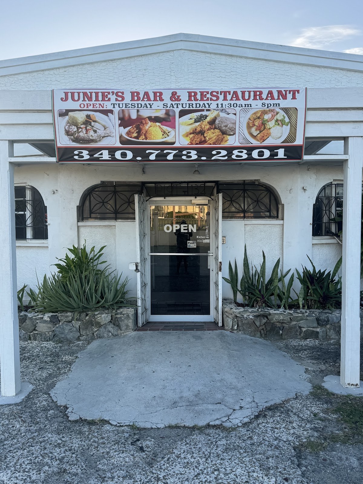 Junie's Restaurant — St. Catherine