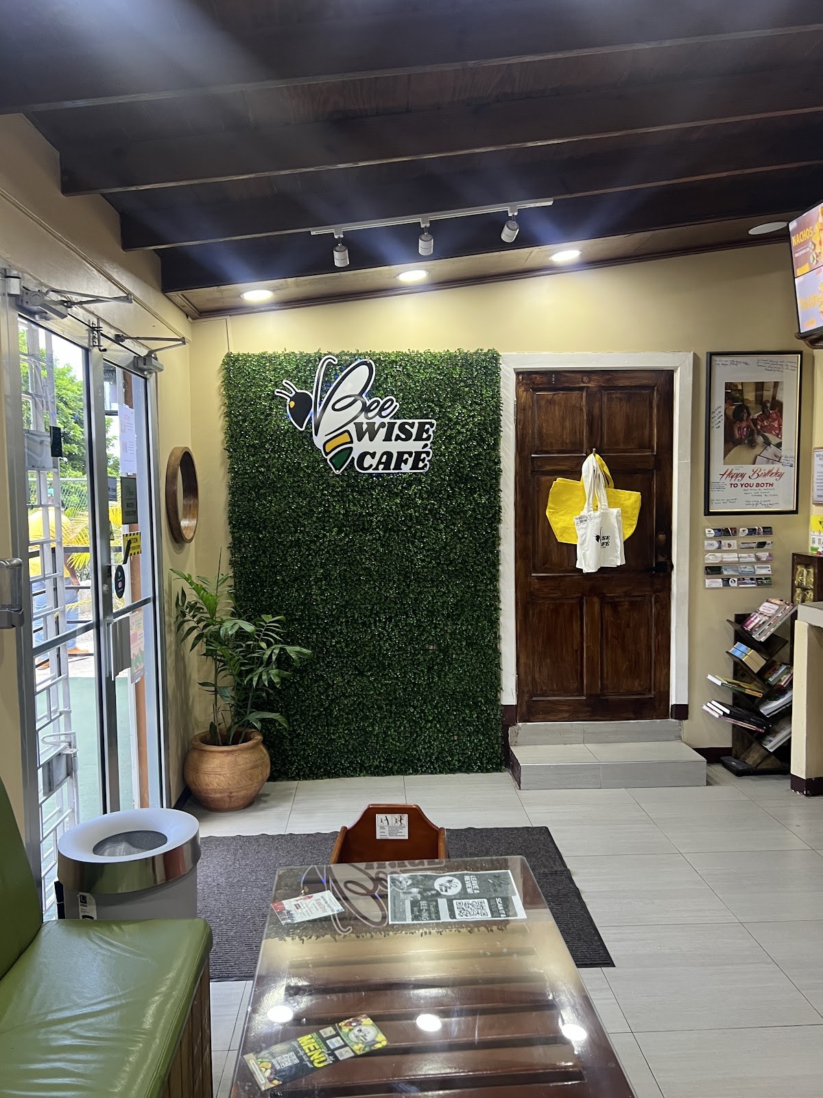 Bee Wise Cafe photo 3