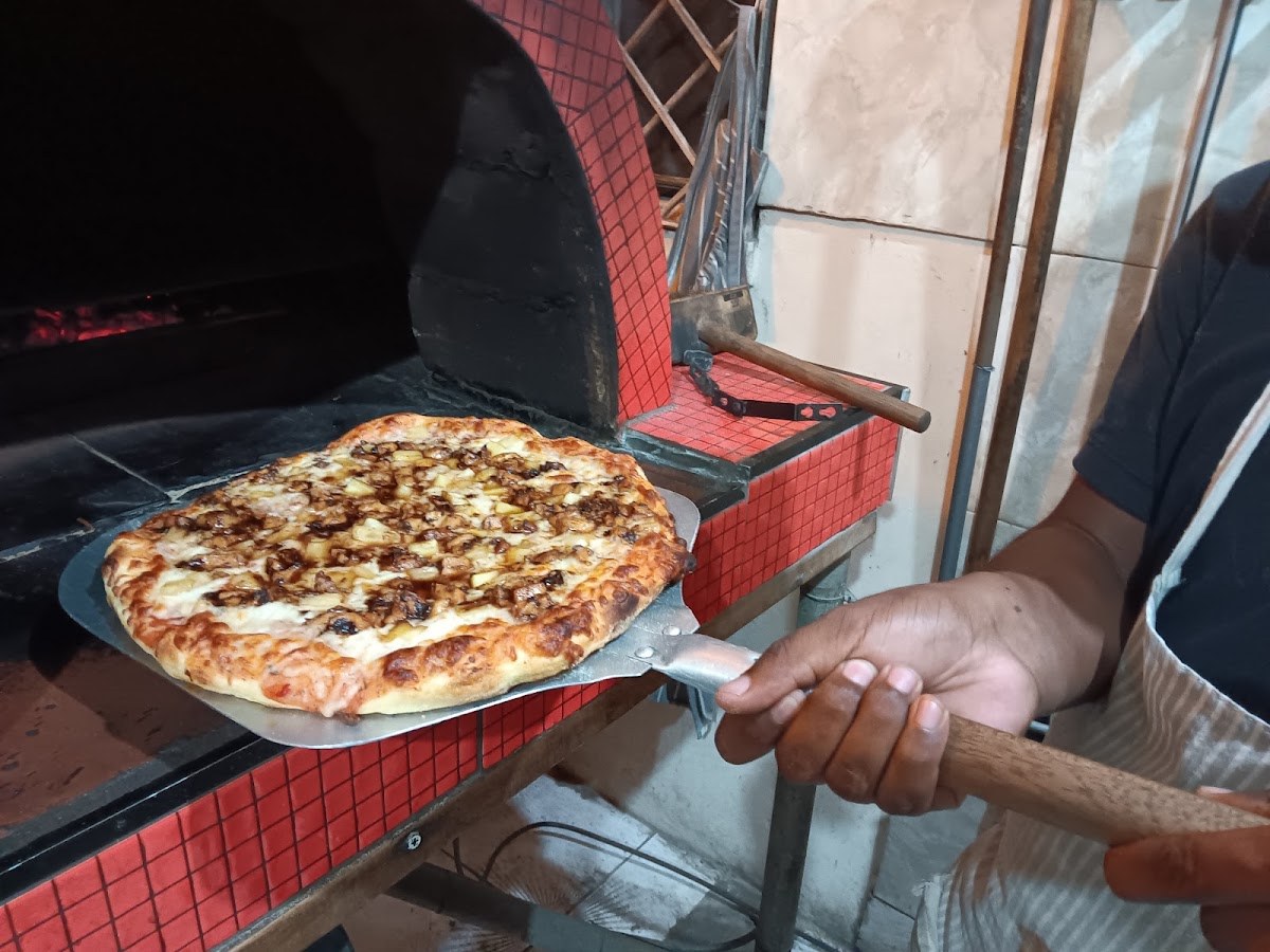 Delly's Brick Oven Pizza Restaurant photo 3