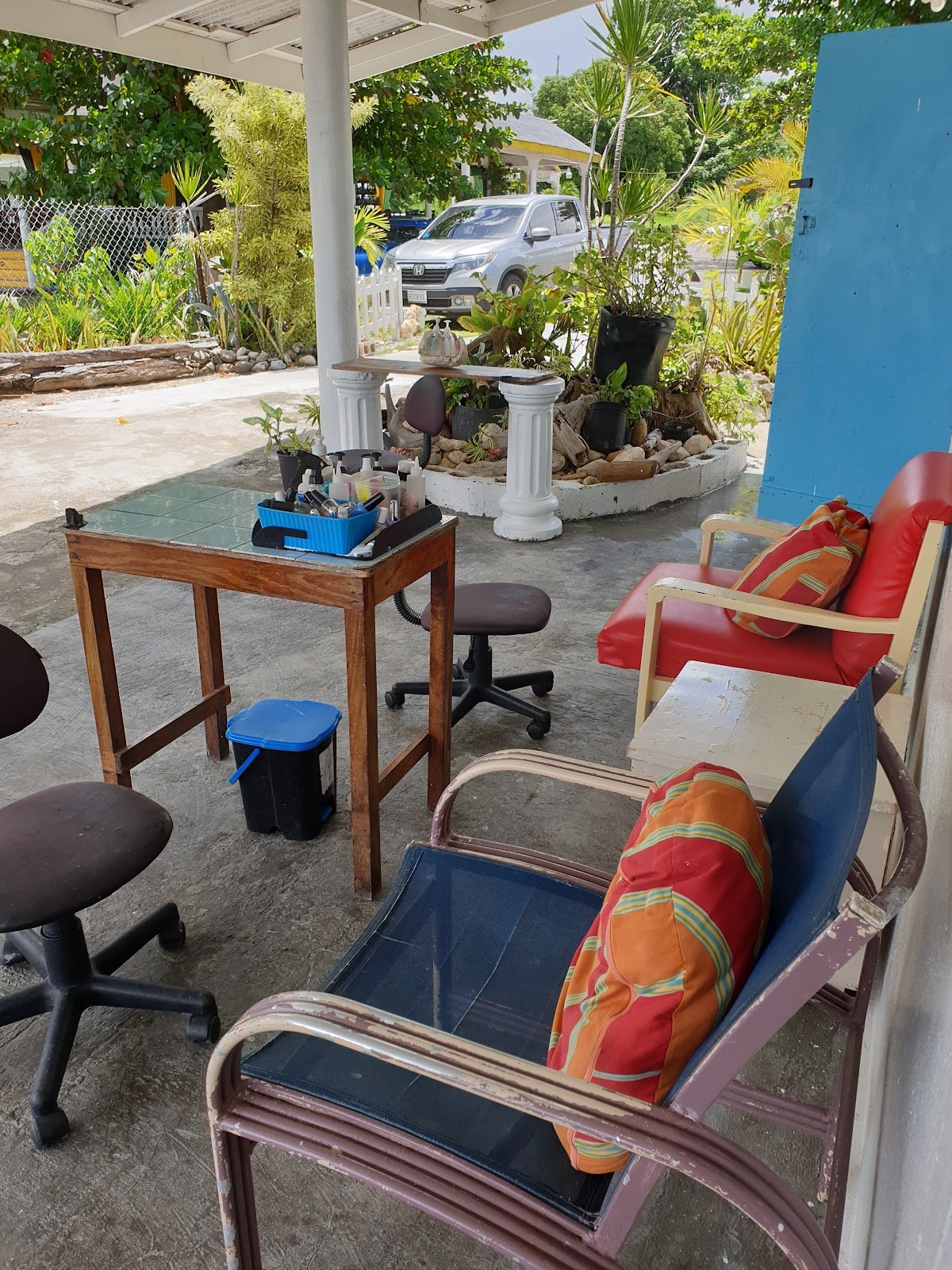 The Roxborough Bar and Restaurant — St. Ann